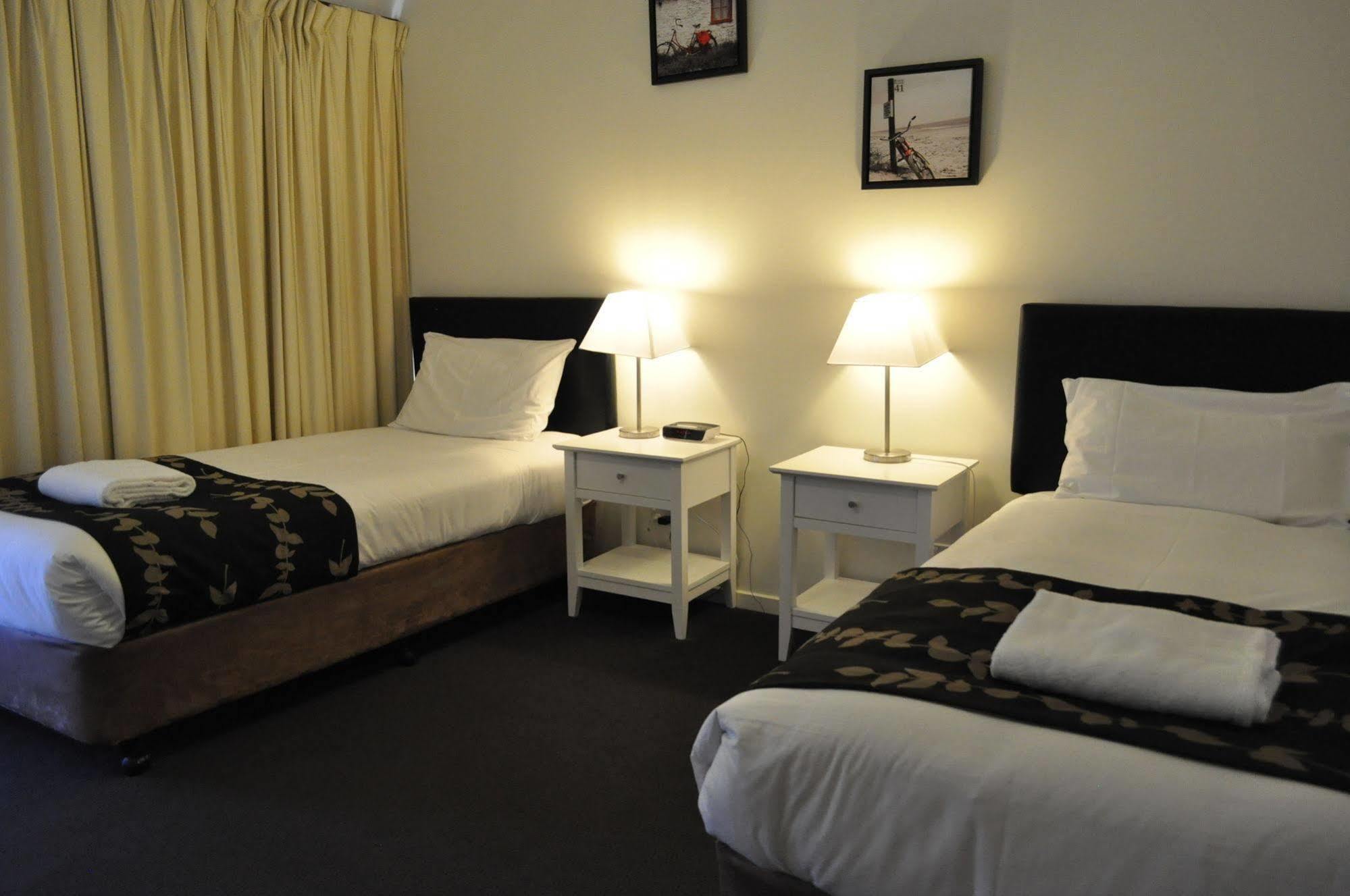 Albury Burvale Motor Inn Esterno foto